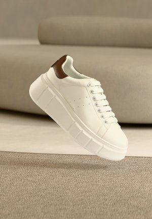 Baskets basses - brown metallic