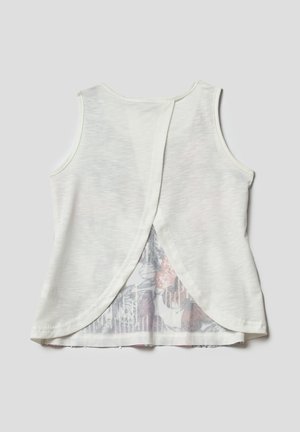 Biely tielkový top bez rukávov s otvoreným chrbtom odhaľujúcim vnútornú vrstvu s kvetinovým vzorom.
