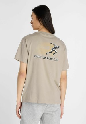 CHROME RUNNER - T-shirt con stampa - arid stone