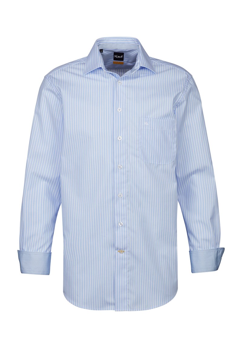 Camicia a maniche lunghe a righe blu chiaro con colletto, tasca frontale e chiusura con bottoni. I polsini presentano un tessuto a motivi a contrasto.