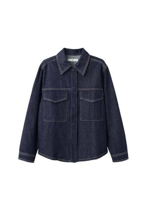 Tmavě modrá džínová bunda s strukturovaným límcem, zapínáním na knoflíky vpředu a dvěma kapsami na prsou. Kontrastní šití na švech.