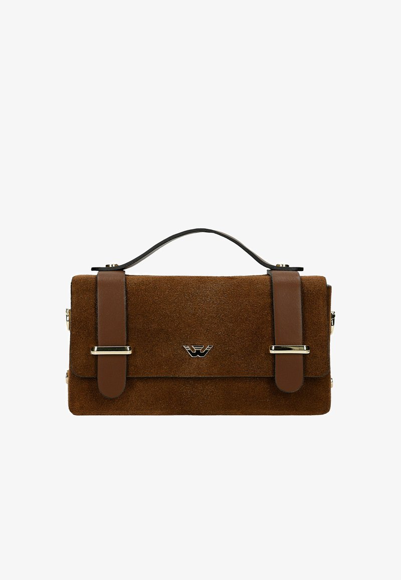 Bruine suède rechthoekige handtas met donkerbruine leren banden, zilveren gespen en een bovenhandvat, met een klein metalen logo in het midden.