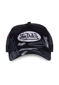 Casquette de camionneur noire avec un dos en maille, un patch ovale blanc en évidence avec le logo "Von Dutch", et divers imprimés monochromes sur l'ensemble.