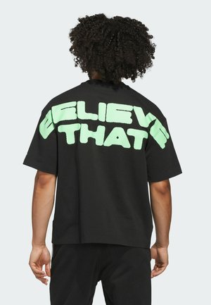 ANTHONY EDWARDS BELIEVE THAT  - T-shirt med print - black   lime burst