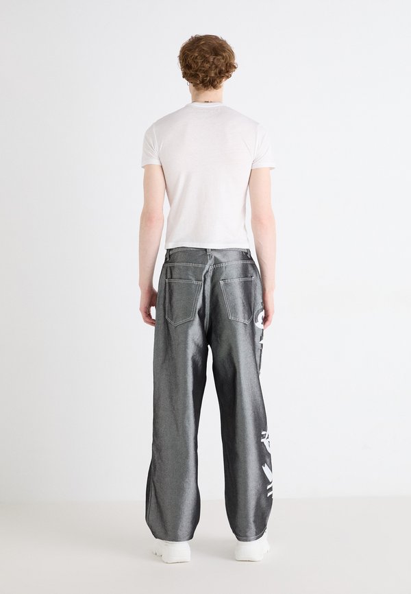 CURRENCY SHINY COLOSSUS - Loose Jeans - silver2