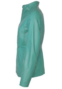 Teal leren jas met een getailleerd ontwerp, hoge kraag en rits aan de voorkant. Voorzien van naaddetails en twee zijzakken. Getextureerde afwerking.