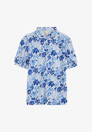 Chemise à manches courtes à boutons de couleur bleu clair avec un motif de feuilles bleu foncé ; fabriquée en tissu doux, dotée d'un col et d'une coupe décontractée.