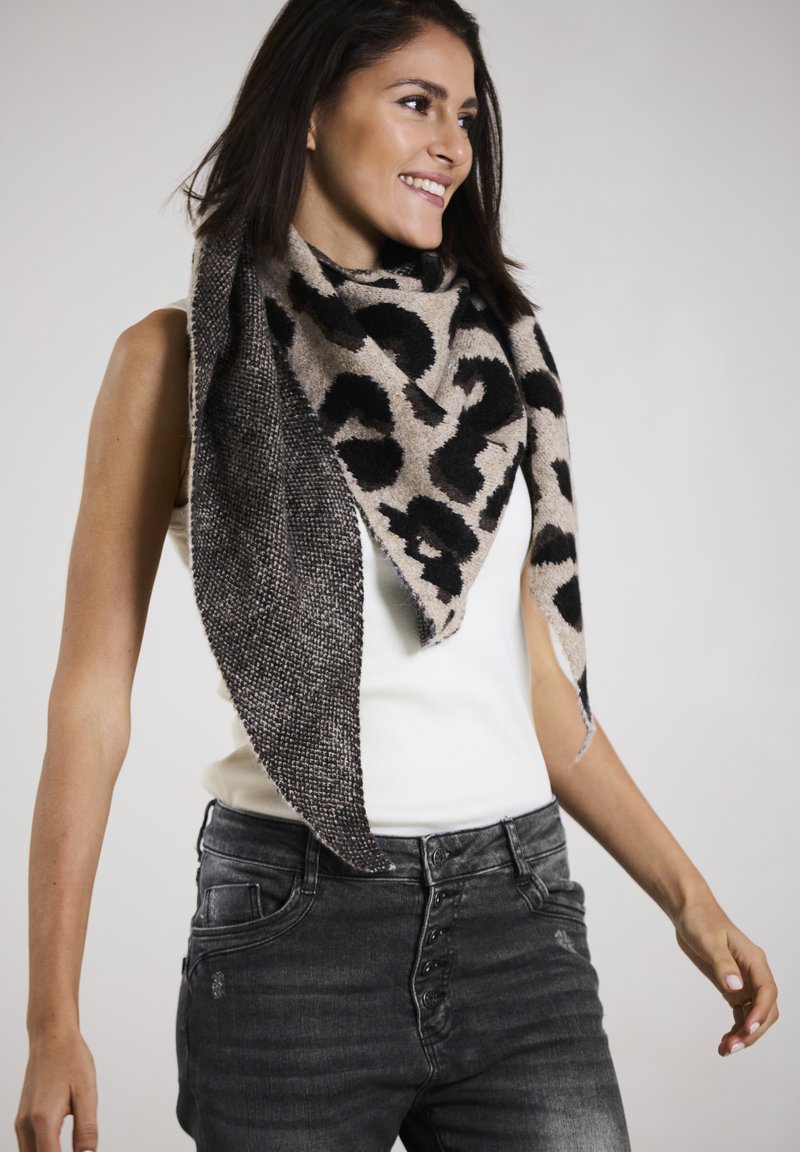 Triangle scarf featuring a light brown and black leopard print on one side, and a textured black knitted pattern on the other.