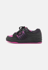 Unselected, black/pink