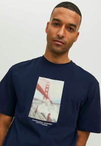 Jack & Jones T-shirt med print - navy blazer