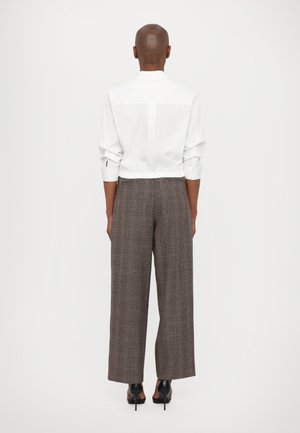 Bluza z gumbi - white