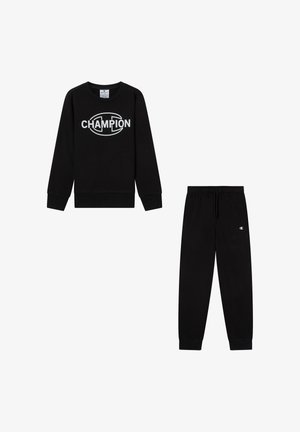 Schwarzes Sweatshirt- und Sweatpants-Set aus Baumwolle, mit einem großen weißen "CHAMPION"-Logo auf der Vorderseite und elastischen Bündchen an den Hosen.