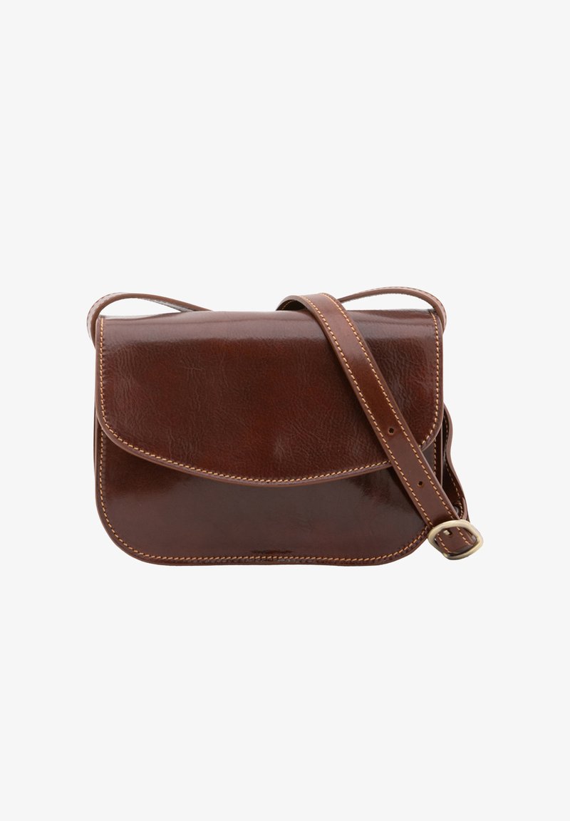 Borsa a tracolla in pelle marrone con chiusura a pattina, bordi curvi e una lunga tracolla regolabile. Presenta cuciture a contrasto per un tocco di dettaglio in più.