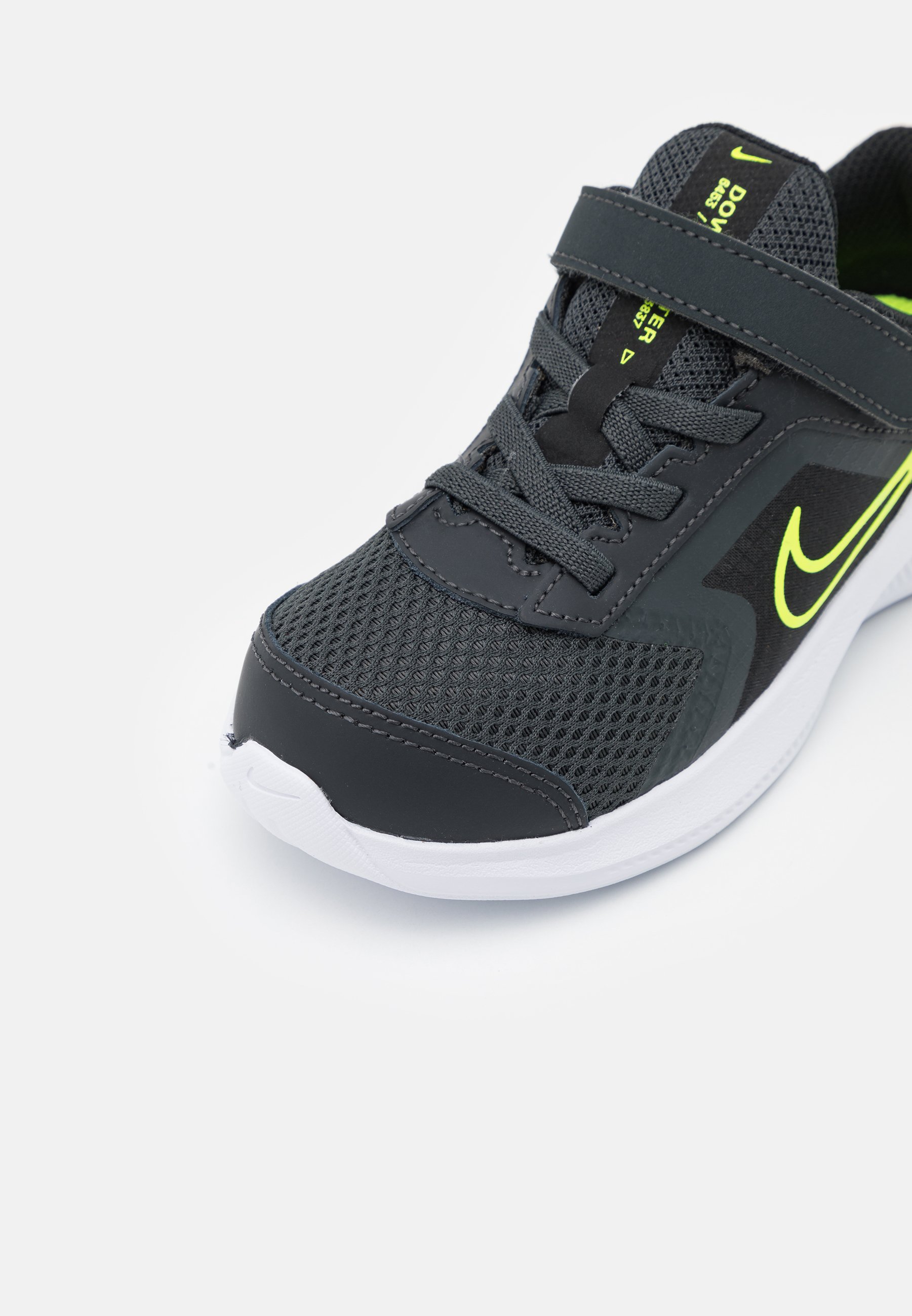 Nike Performance DOWNSHIFTER 11 