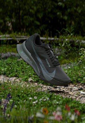 Nike ACG ACG ULTRAFLY - Trail running shoes - black/photon dust