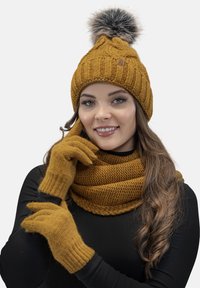 Unselected, dark yellow