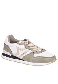 Sneaker met een witte mesh bovenkant, olijfgroene suède accenten, beige veters en een zwarte en beige rubberen zool. Beschikt over een zigzagontwerp aan de zijkant.