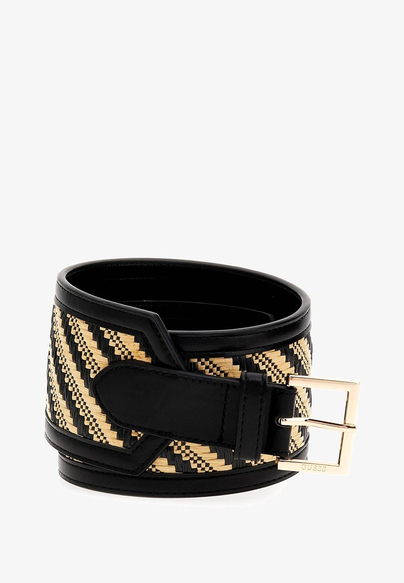 Ceinture tissée avec une base en cuir noir et un motif jaune et noir. Elle présente une boucle carrée en or et une texture lisse.