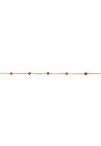 Gul kædearmbånd med små røde perler jævnt fordelt, med et delikat, minimalistisk design og glat tekstur.