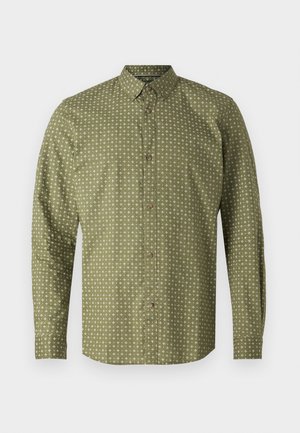 Camicia verde a maniche lunghe con colletto, presenta un motivo a croce bianca e bottoni marroni lungo la parte anteriore. Texture liscia.