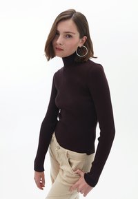 OXXO TURTLENECK - Svetr - chocolate plum