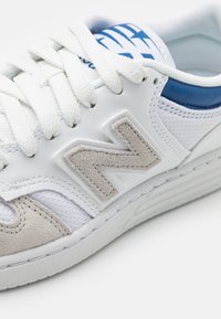 New Balance Obuća za košarku - white/dark blue