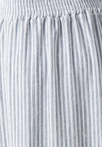 Vero Moda VMBERTA PIA CALF SKIRT - Fustă în formă de A - snow white stripeschina blue