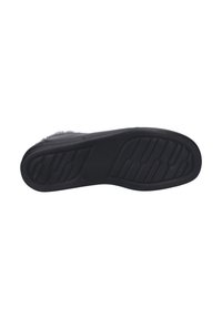 Schwarze Gummisohle mit einem strukturierten Profilmuster für grip. Leicht gekrümmtes Design mit glatter Oberfläche und abgerundeten Kanten.
