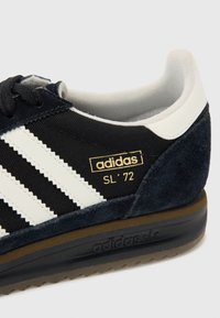 adidas Originals UNISEX - Sportbačiai - core black/off white/cargo brown