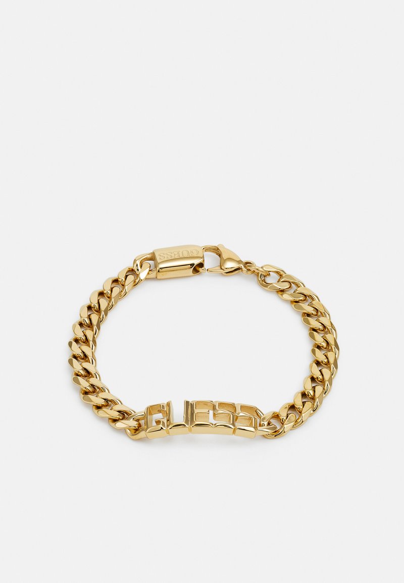 Pulsera de cadena de oro con un diseño robusto, que presenta eslabones entrelazados y un cierre de marca. Textura suave con un acabado pulido.