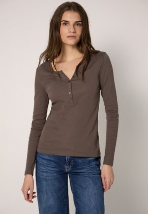 MIT KNÖPFEN - Langærmet T-shirt - braun