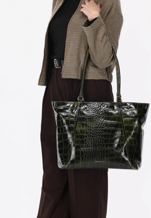 Burkely, COOL COLBIE WIDE TOTE 15,6" - Sac à main - olive
