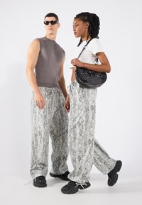 Thumbnail Image 6