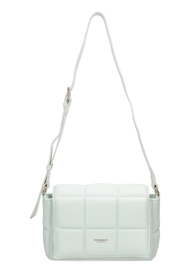 Borsa a spalla verde chiaro con design trapuntato, caratterizzata da una texture liscia e tracolla regolabile. Accenti dorati sui dettagli della tracolla.