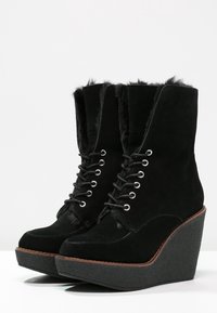 Buffalo Boots à talons - black