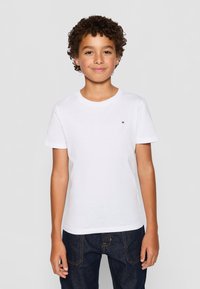 Tommy Hilfiger - BOYS BASIC  - Camiseta básica - bright white Imagen en miniatura 1
