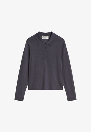 Ciemnoszara koszulka polo z długim rękawem, z pięcioma guzikami z przodu i klasycznym kołnierzykiem, prezentowana na białym tle.