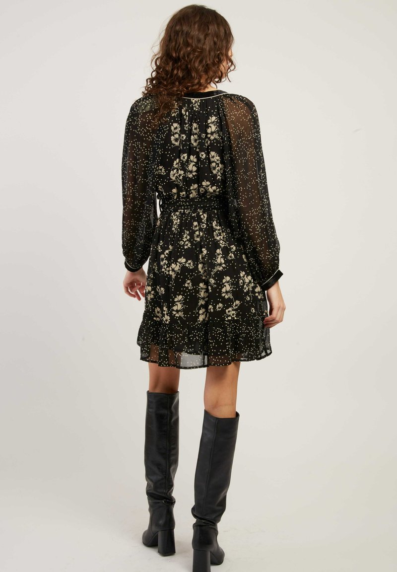 Robe De Soirée Derhy Taille 40 Noir - Élégante, Style Empire