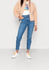 Nike Sportswear Giacca leggera - beige