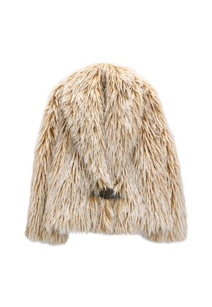 Kurtka z sztucznego futra w beżowym kolorze, o długiej i puszystej teksturze. Posiada paski w talii oraz kaptur. Widok z tyłu ukazuje miękką, kudłatą strukturę.