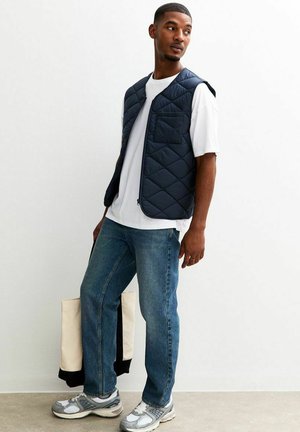 REGULAR FIT QUILTED PATCH POCKET - Veste sans manches - navy