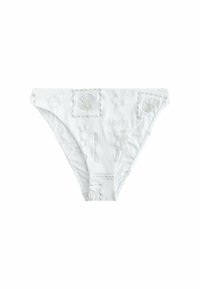 Balts bikiniju sēžammais ar iegravētām čaulu un saules ornamentiem, ar smalkiem sudraba diega akcentiem un gludu auduma tekstūru.