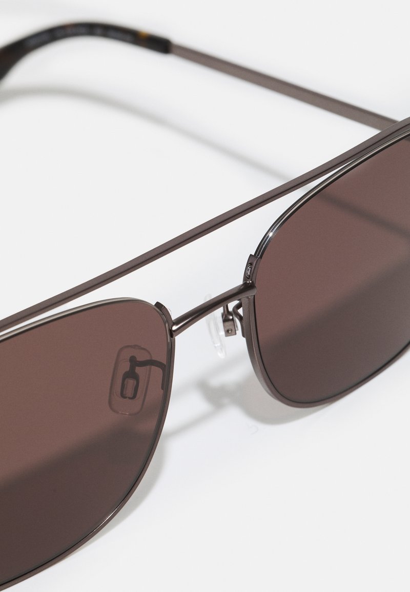 Herren Mützen, Hüte & Caps | McQ Alexander McQueen UNISEX Sonnenbrille brown/gunmetal - ZZ35714 Herren Mützen, Hüte & Caps | McQ Alexander McQueen UNISEX Sonnenbrille brown/gunmetal - ZZ35714