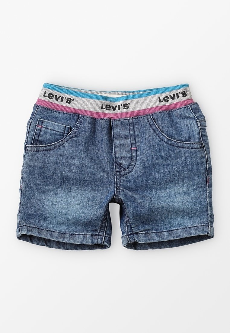 Shorts en denim avec un lavage bleu, dotés d'une ceinture élastique multicolore. Comprennent des poches avant et des détails de couture visibles.
