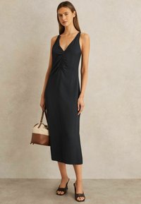 Reiss REGULAR FIT - PARI RUCHED SLEEVELESS MIDI  - Rochie de zi - navy