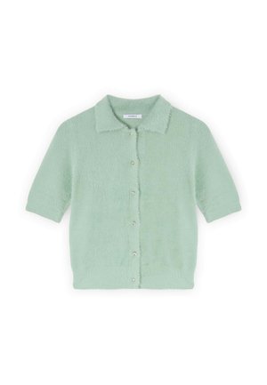 Cardigan verde menta a maniche corte realizzato in tessuto morbido e strutturato, con scollo a collo e chiusura frontale con bottoni visibili.