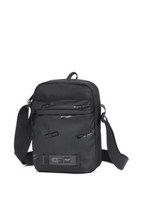 Borsa a tracolla nera realizzata in tessuto resistente, con scomparti con zip, tracolla regolabile e con toppe logo prominenti sulla parte frontale.
