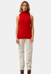 Authentic Cashmere COL ROULÉ SANS MANCHES - Top - rouge