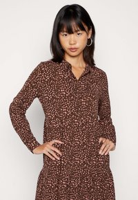 JDY PIPER - Vestido camiseiro - chocolate brown