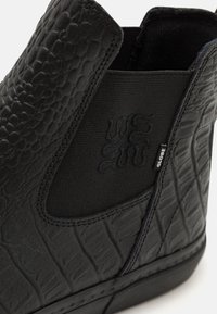 Globe DOVER II - Botines - black/wasted talent
